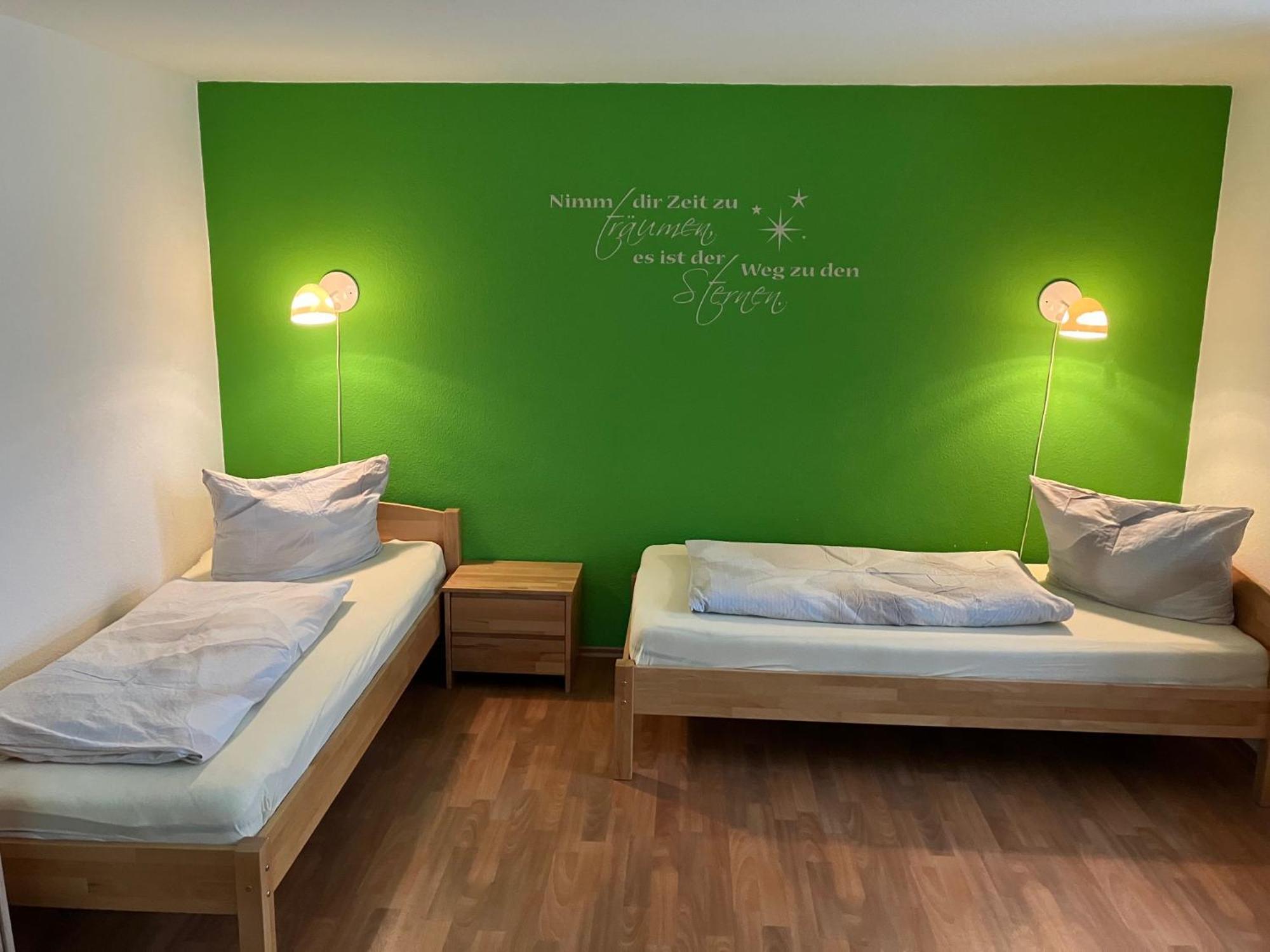 Ferienwohnung Morgensonne Am Kurpark Bad Berka - Parkplatz - Spielplatz - Wlan - 2 Schlafzimmer Buitenkant foto